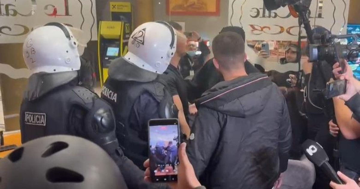 Policia nis shoqërimet, tension me të rinjtë në Tiranë