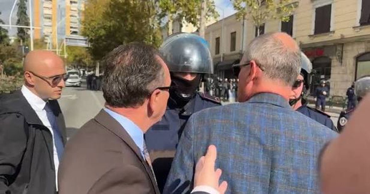 Pedagogu me reagim të ashpër: Po luftojmë edhe për jetën e policëve, por jo duke na trajtuar si kafshë