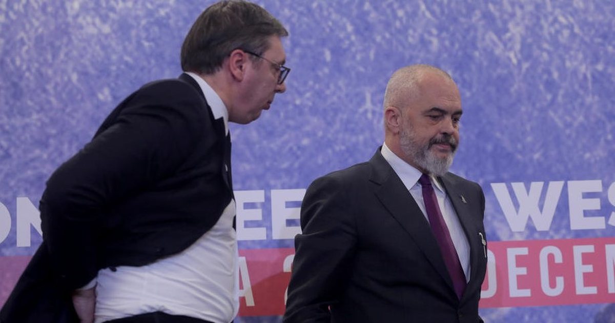Këlliçi: Rënia e Vuçiç paralajmëron fundin e autokratit më të korruptuar në Europë