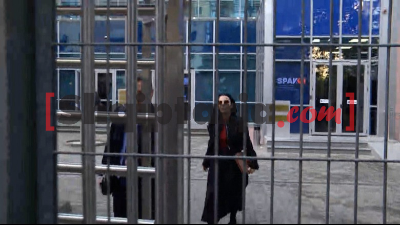 Belinda Balluku zyrtarisht e pandehur për korrupsion, pastrim parash, shkelje e barazisë në tendera dhe fshehje pasurie, SPAK i komunikon akuzat