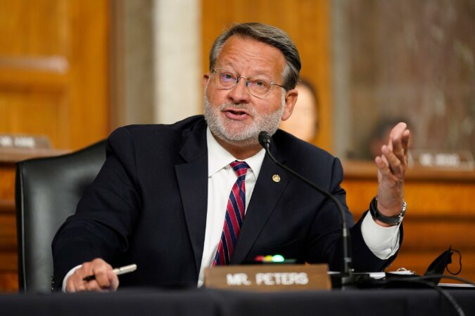 Senatori amerikan Gary Peters kërkon përmbajtje nga autoritetet shqiptare ndaj protestuesve