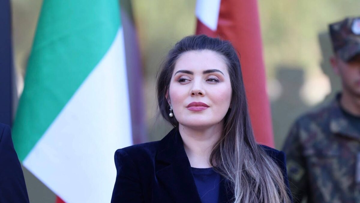 Zëvendësministrja e Mbrojtjes: Pakënaqësitë janë të natyrshme, zgjidhja arrihet përmes dialogut