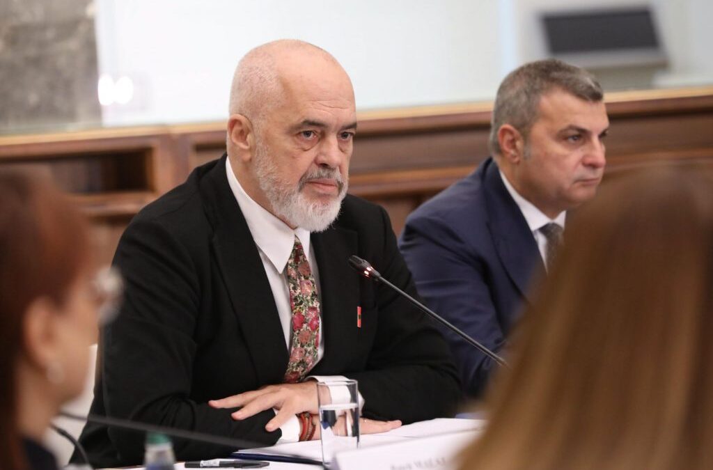 Rama: Subvencionojmë gjysmën e qirasë për studentët e kualifikuar dhe kredi pa interes për çiftet e reja