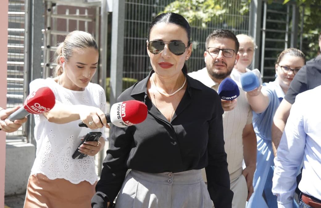 Balluku paraqitet në SPAK, i njoftohet zgjatja e hetimeve