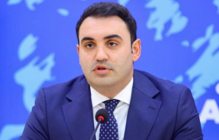 Belind Këlliçi zbulon identitetin e politikanit që mbante 800 mijë euro në banesë