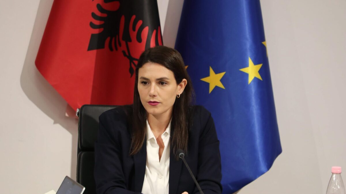Deputetja e PS Muzhaqi zbulon paketën e masave për të rinjtë