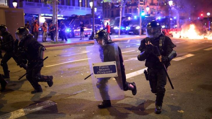 Trazira në Barcelonë, mbi 100 të arrestuar dhe biznese të dëmtuara