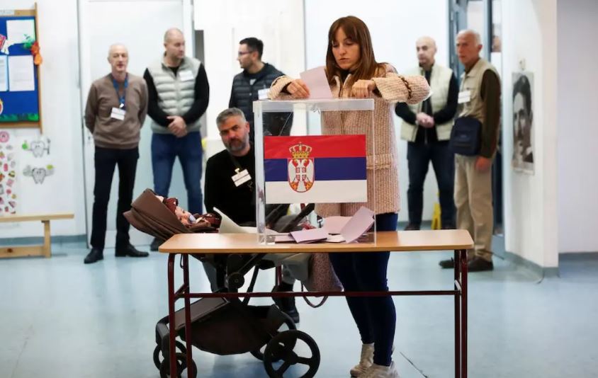 Pjesëmarrja në zgjedhjet serbe prek 12 për qind deri në orën 09:00