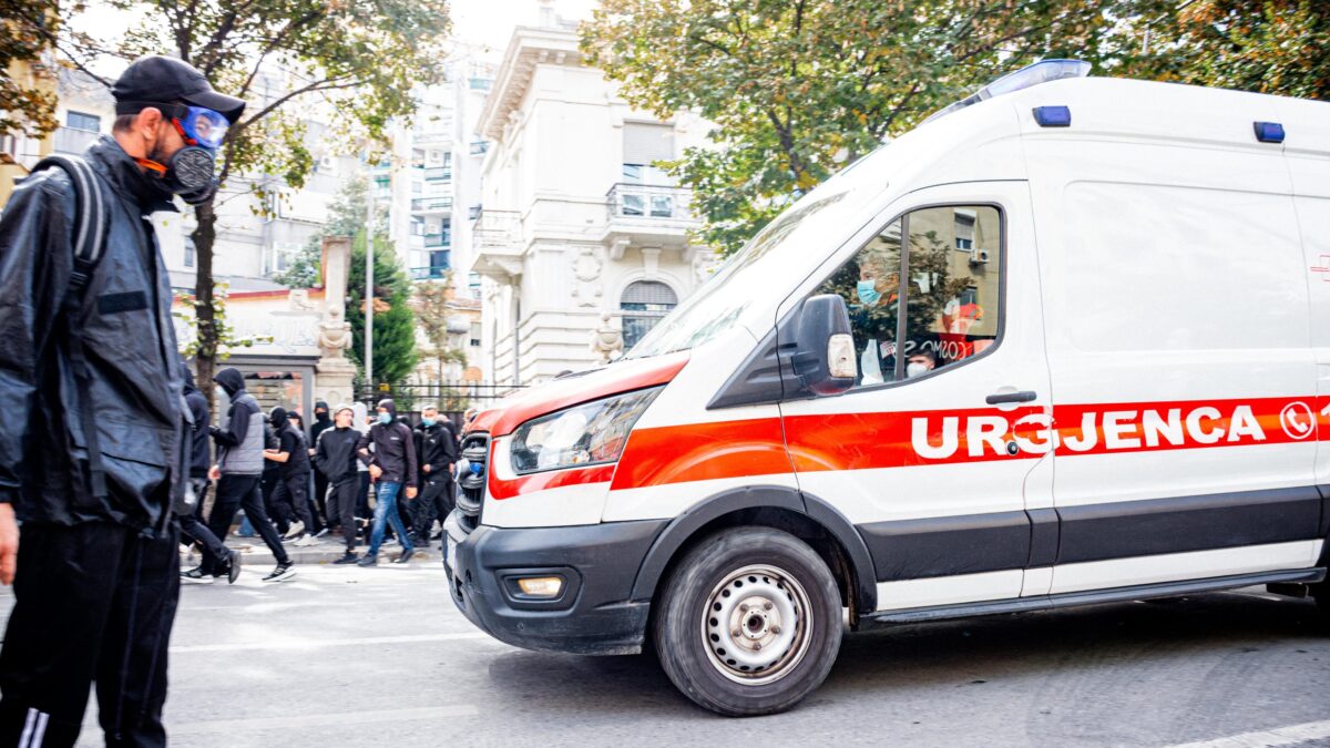 36 të lënduar gjatë përleshjeve mes policisë dhe protestuesve në protestën e së dielës