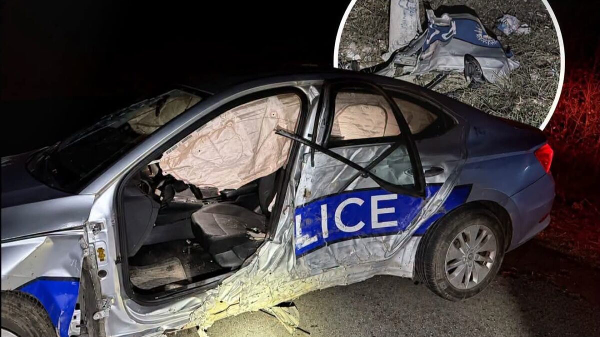 Dy policë lëndohen në Llaushë, shoferi ikën pas aksidentit