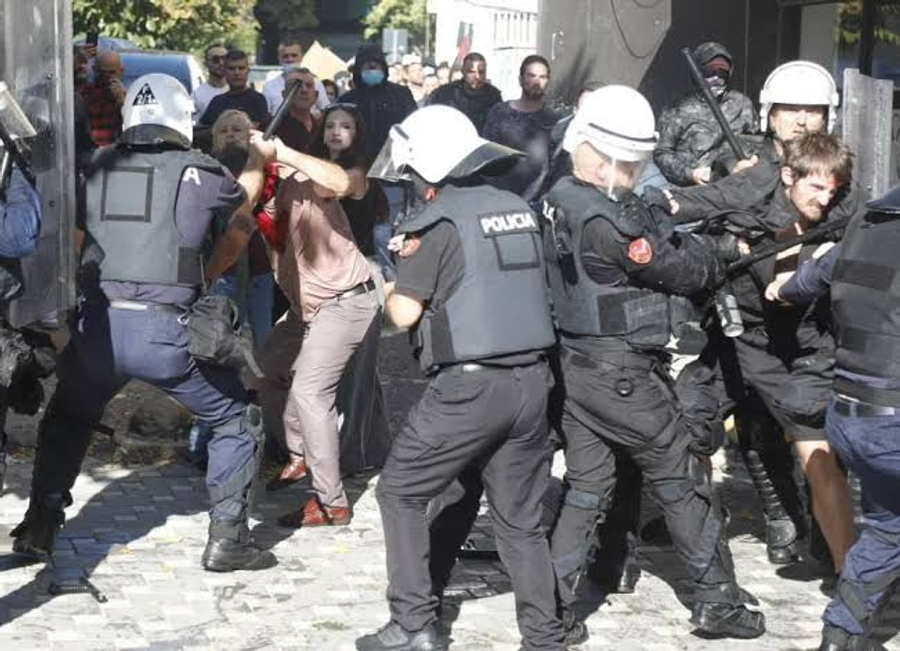 Pedagogët protestojnë sot kundër dhunës ndaj të rinjve, marsh solidariteti me studentët në orën 10:00