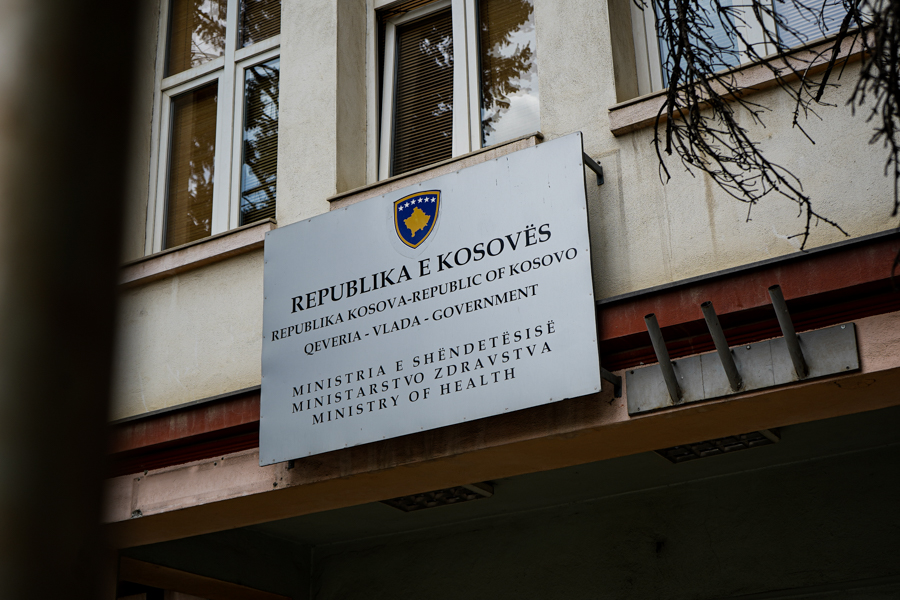 Ministria e Shëndetësisë zbardh hapat e ekzaminimit mjekësor për pacientsen me kancer që ndërroi jetë