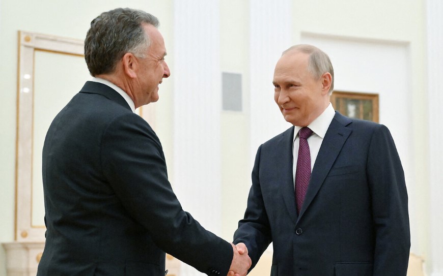 Putin pritet të takojë të dërguarin e Trump për paqen në Ukrainë, Rusia liron të burgosurin amerikan