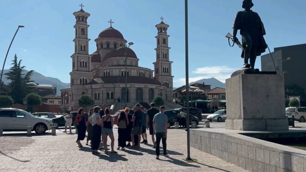 Studentët e Korçës bojkotojnë mësimin dhe njoftojnë protestë paqësore