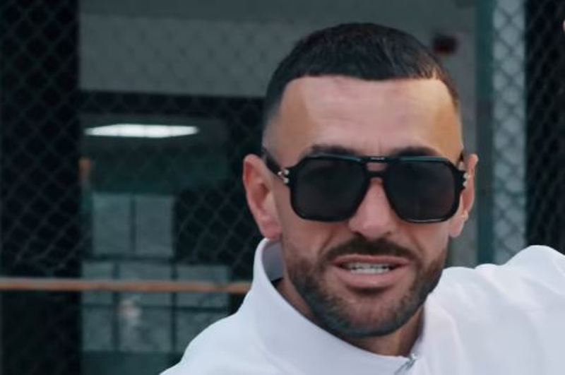Stresi: Policia pranë shtëpisë, reperi u bën thirrje të mos terrorizojnë lagjen