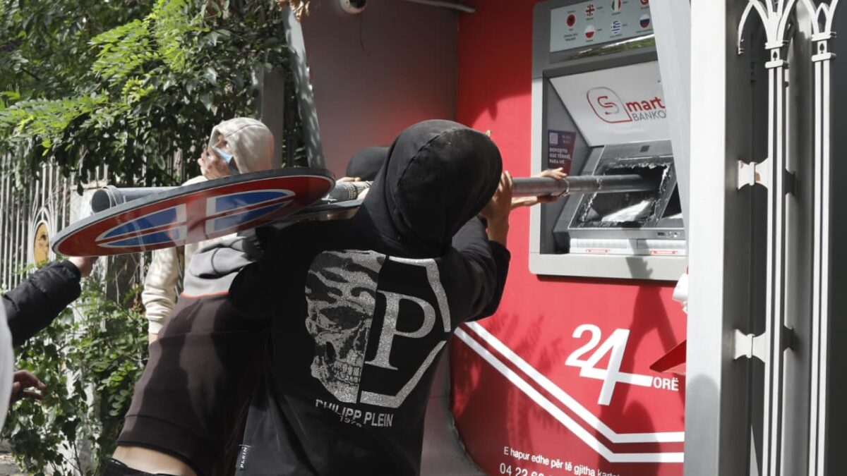 Banka e Shqipërisë garanton sigurinë e depozitave pavarësisht dëmeve nga protestat