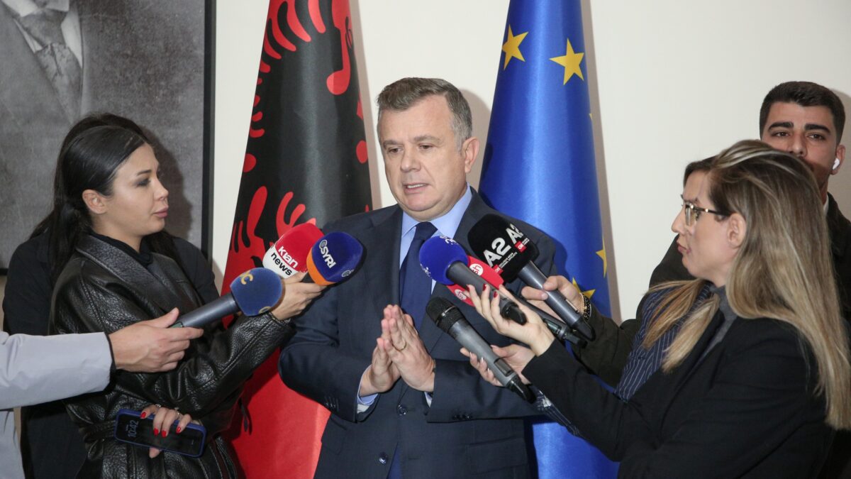 Protesta e dhunshme, Balla: Më shumë policë të lënduar se protestues, të miturit të mos përdoren si mish për top