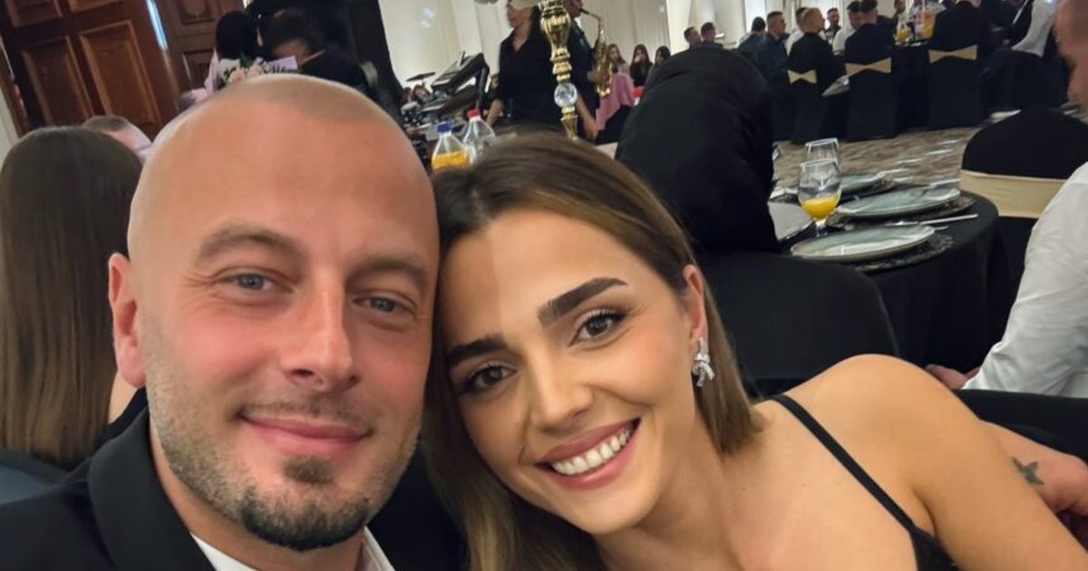 Adrian Gaxha tërheq vëmendjen me një foto që ngre dyshime për jetën familjare