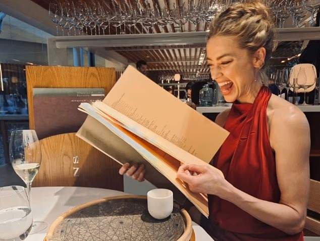 Amber Heard e qeshur në Spanjë, Depp përgatit rikthimin në Hollywood