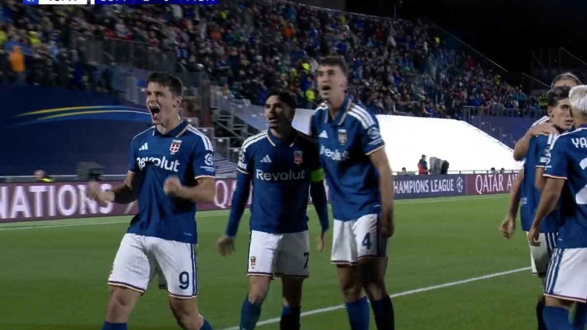 Douvikas dyfishon epërsinë pas supergolit të Nico Paz, Manchester United në tronditje