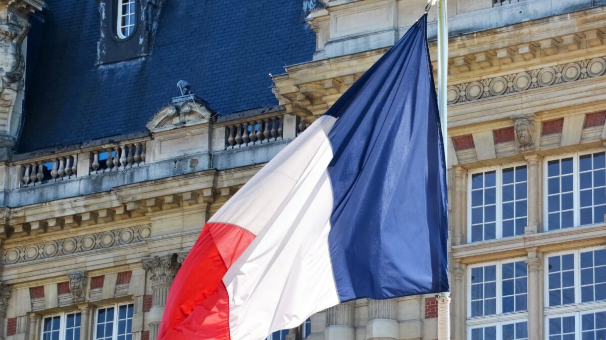 Franca vlerëson zgjedhjet në Serbi dhe ofron mbështetje për reformat në BE
