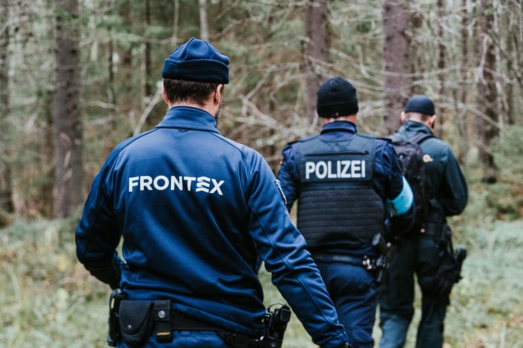 Frontex merr kompetenca të reja për deportimin e emigrantëve
