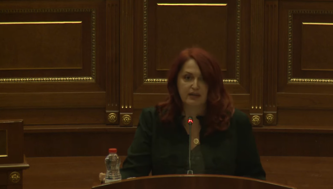 Hoxha: Arlinda i besoi shtetit, por ai nuk e mbrojti