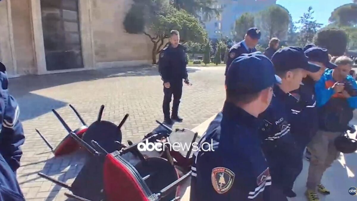 Rama fton për dialog, tensionet shpërthejnë në protestë