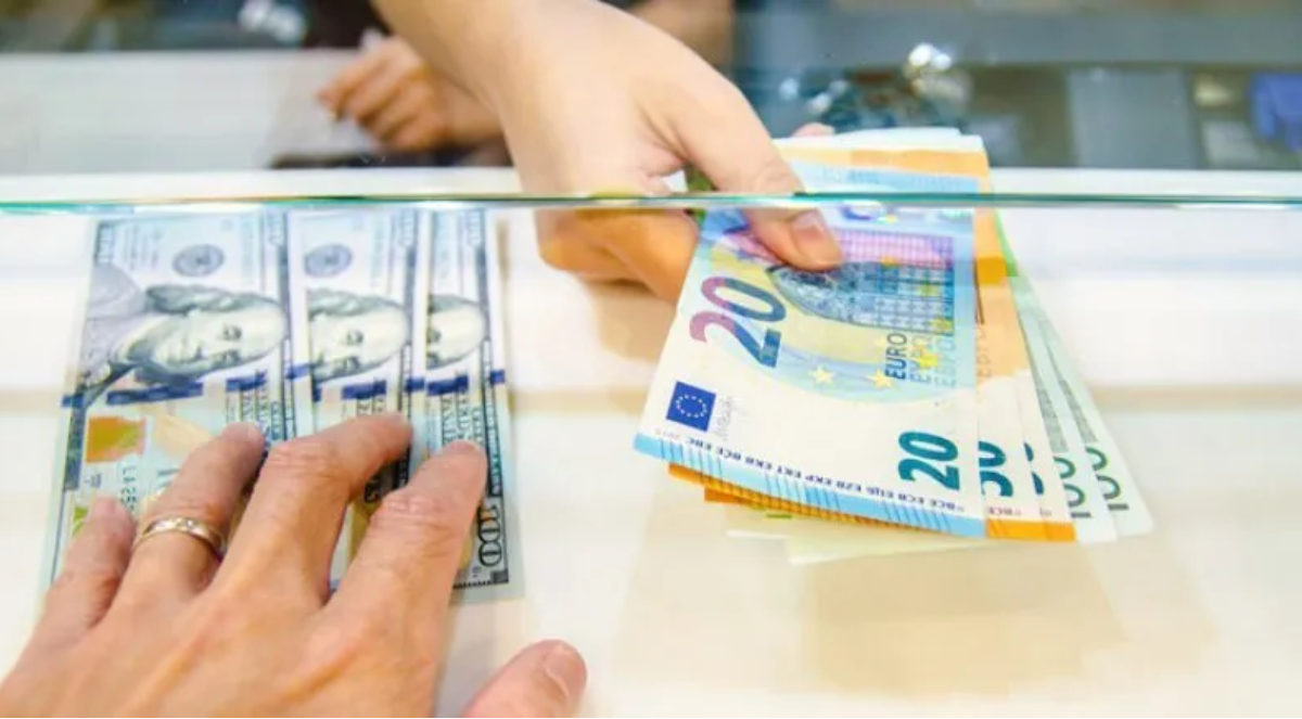 Kursi i këmbimit më 26 tetor: sa blihen e shiten dollari dhe euro