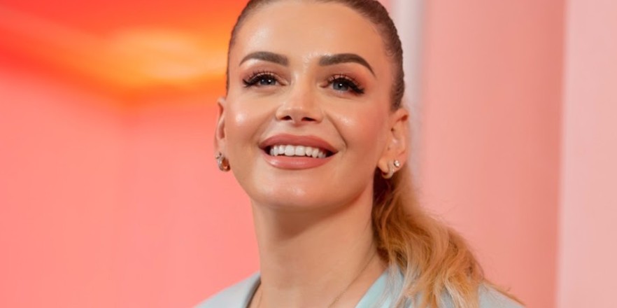 Këngëtarja e njohur në provë për fëmijë përmes IVF
