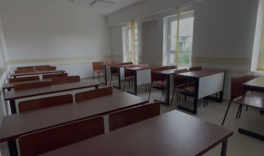 Studentët vazhdojnë bojkotin e auditorëve në Korçë, mbështetje edhe nga pedagogët