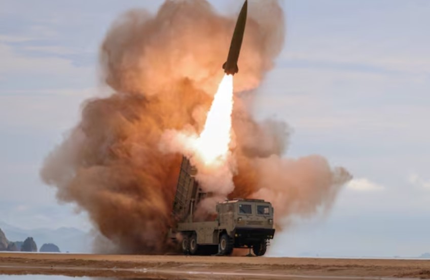 Koreja e Veriut lëshon 10 raketa balistike drejt Detit Lindor