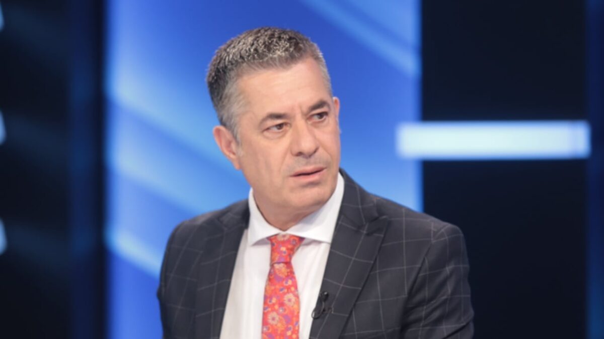 Lorenc Vangjeli: Rama e Vuçiç, binjakët që ndajnë të njëjtën dashnore