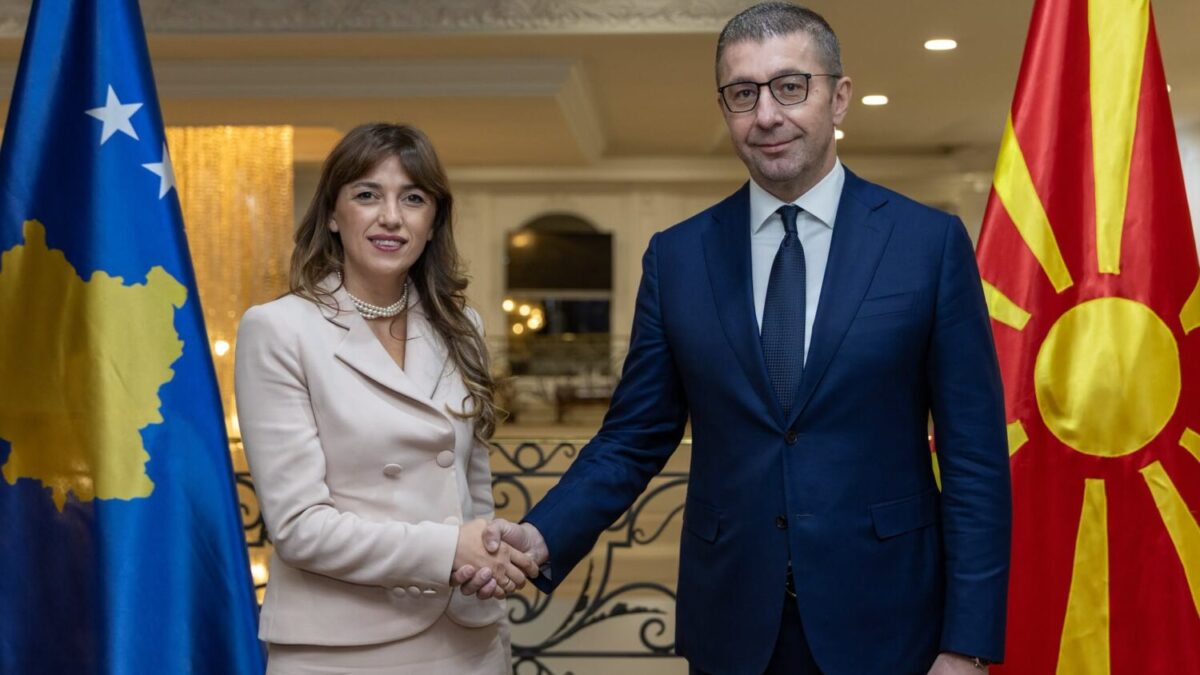 Mickoski pret Haxhiun për forcimin e marrëdhënieve mes dy vendeve