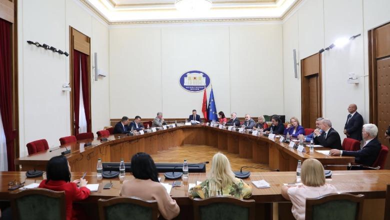 Nesër prezantohet projektbuxheti 2027, PD paralajmëron konflikt në Konferencën e Kryetarëve