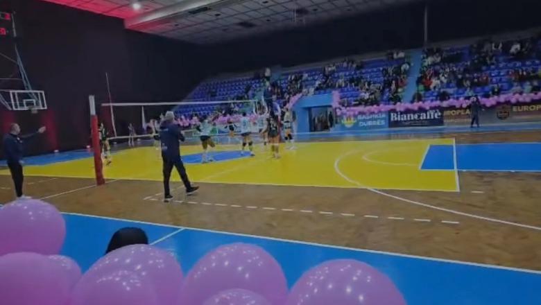 Pallati i Sportit në Durrës ndriçohet rozë kundër kancerit të gjirit