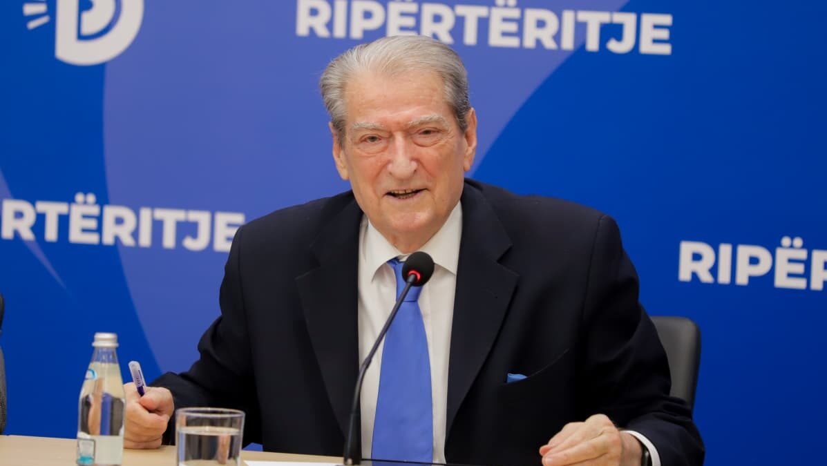 PD në shesh me studentët, Berisha ashpërson gjuhën ndaj partive të reja
