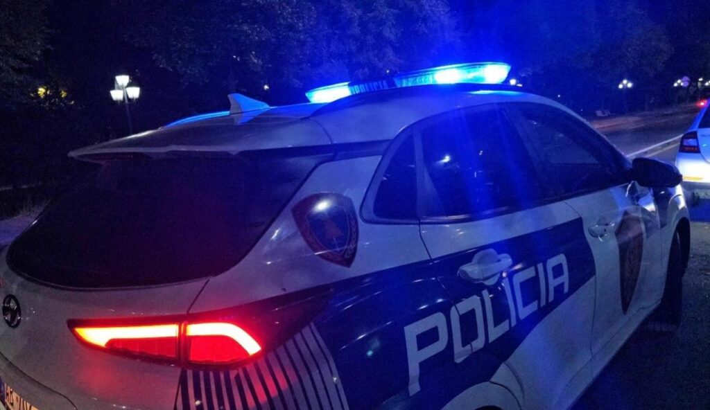 Përshkallëzohet dhuna mes të rinjve në Korçë, 19-vjeçari plagoset me thikë