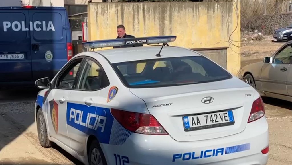 Tritol makina e kreut të Njësisë Administrative Shushicë, shoqërohen katër persona