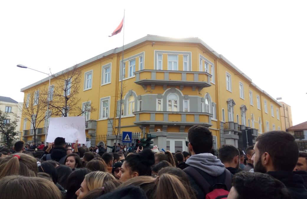 Anulohet nisja e studentëve të Kosovës drejt protestës në Shqipëri