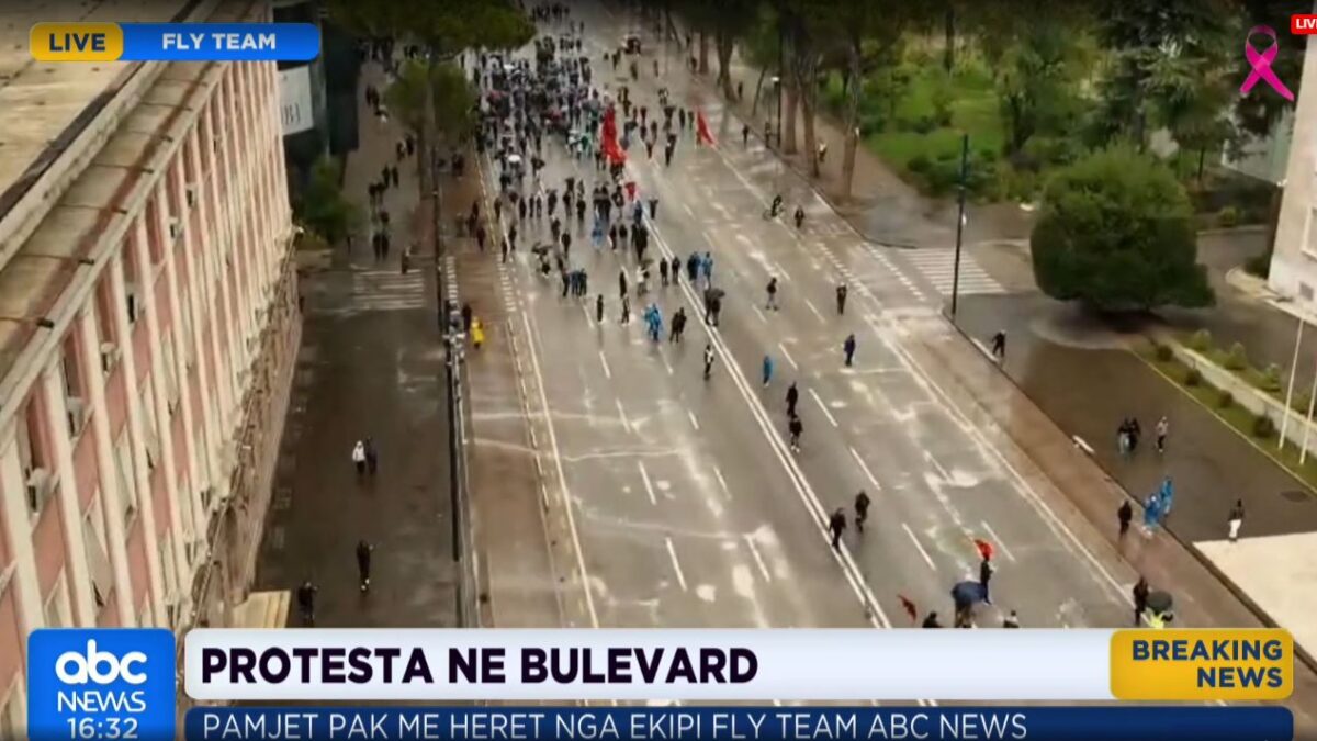 Protesta në Bulevard, pamjet e ekipit të Fly Team ABC News