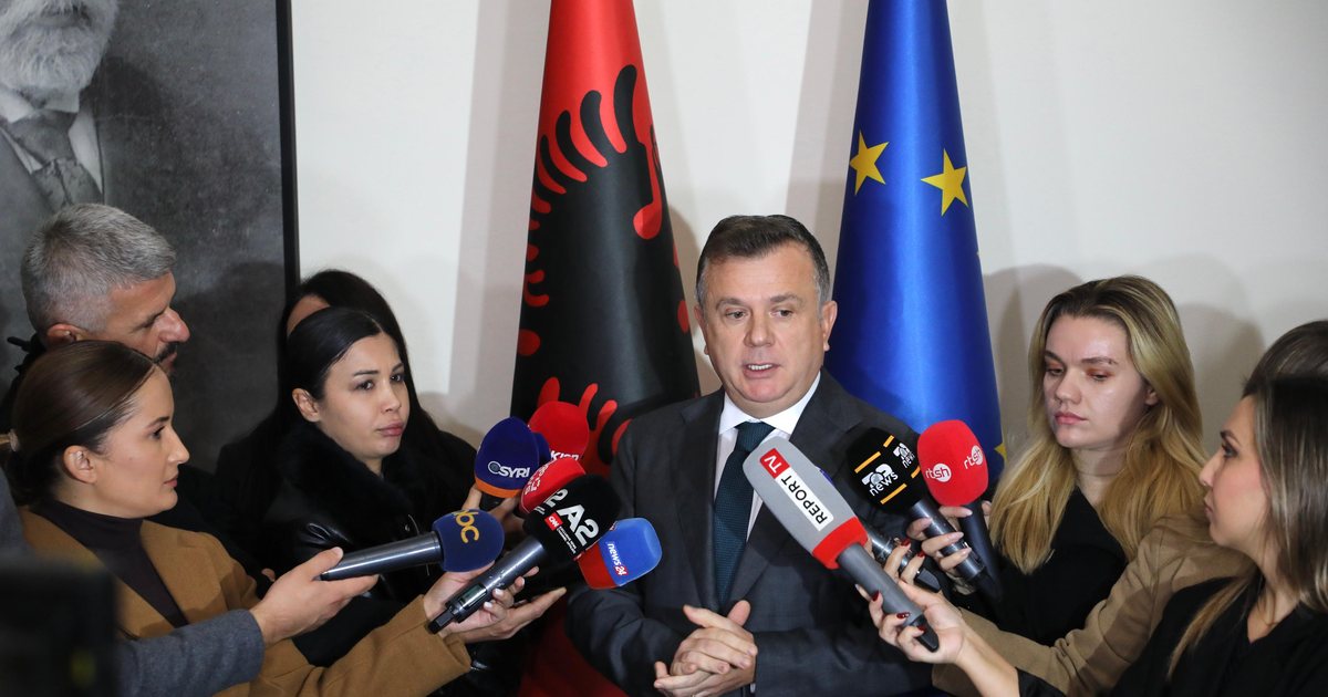 Protestat e dhunshme, Balla i quan huliganë të tmerrshëm