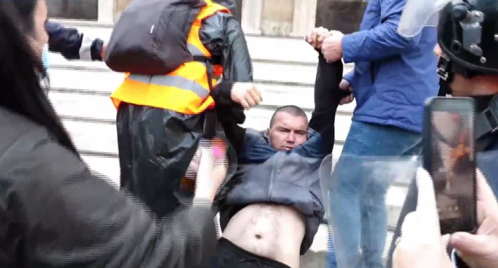 Përplasje mes protestuesve, tentativë për dialog pengohet nga të tjerë
