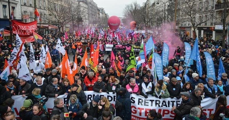 Qeveria franceze miraton gjoba të rënda për dëmet në tubime