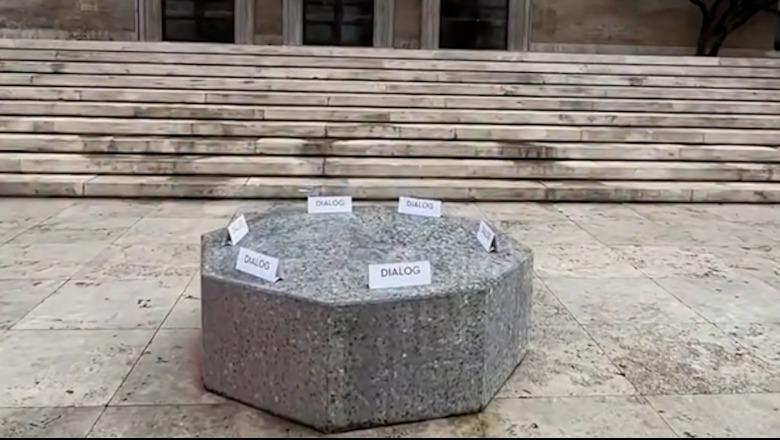 Rama kërkon dialog me protestuesit para Kryeministrisë