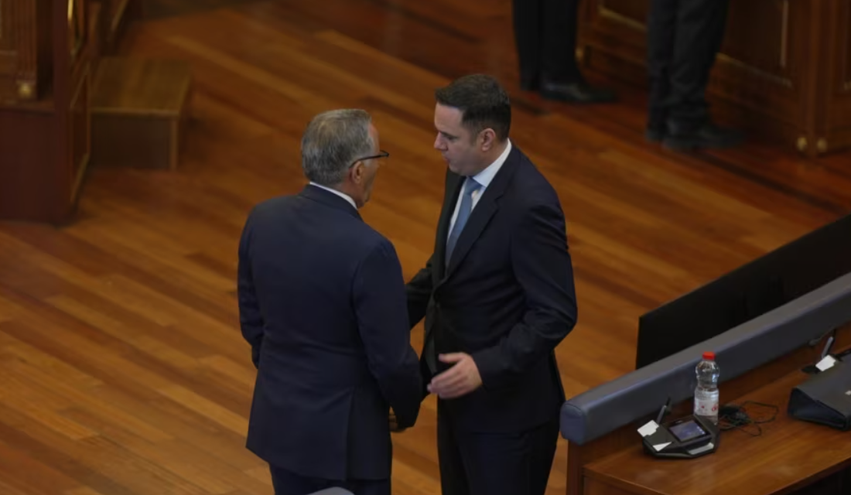 PDK dhe LDK përballen me kriza identiteti dhe sfida udhëheqjeje brenda partive