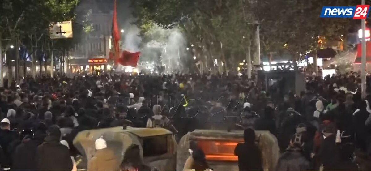 Rama e Berisha në burg, studentët vijojnë revoltën dhe djegin kazanët
