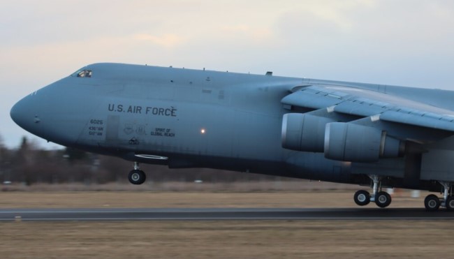 SHBA dërgon 10 avionë ushtarakë me armatime në Izrael mes tensioneve me Iranin
