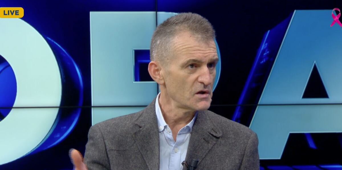 Pedagogët nuk mund të përfaqësohen nga vajza e Berishës në protestë, thotë Ibsen Elezi