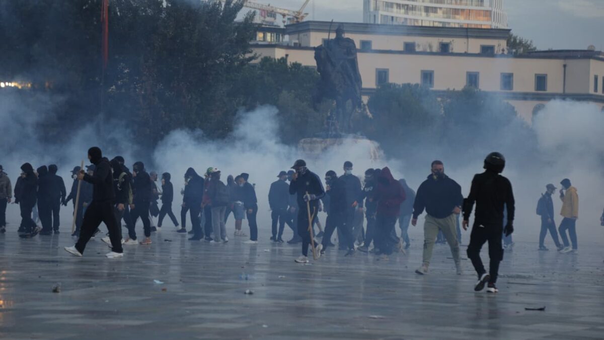 Studentët kërkojnë largimin e Ramës për korrupsion